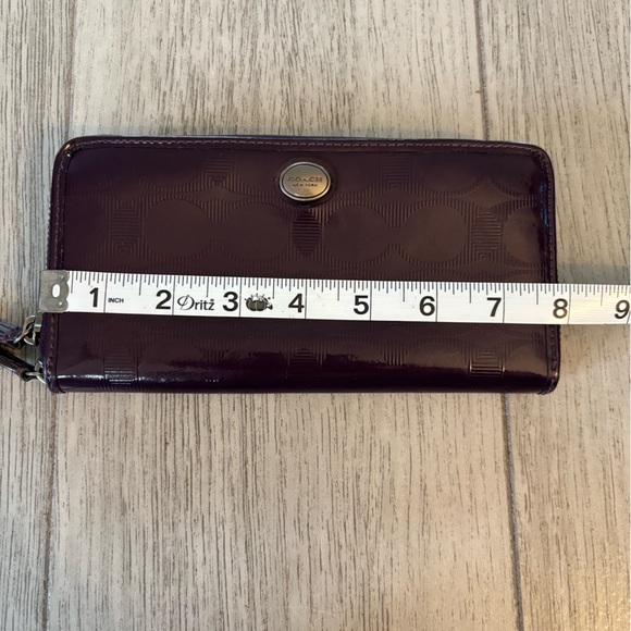 Coach long wallet in purple patent. EUC. - Picture 9 of 10